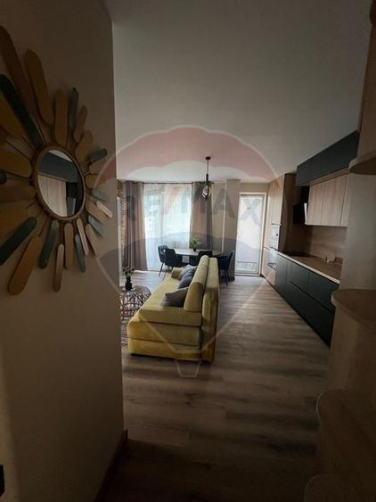 Apartament cu 3 camere semidecomandat, mobilat în Florești