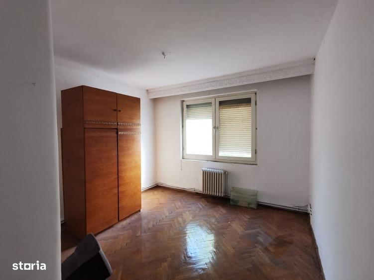 Apartament cu 4 camere decomandat în Central