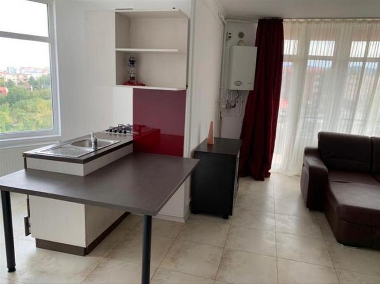 Apartament cu 3 camere circular, mobilat în Zorilor