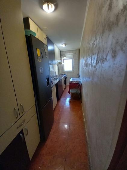 Apartament cu 3 camere semidecomandat în Pantelimon