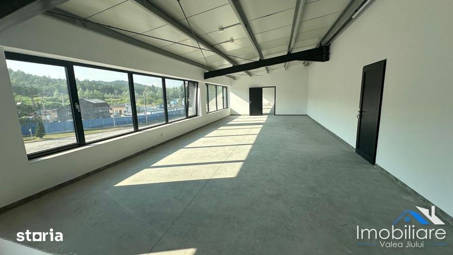 Spațiu comercial, de 550 mp, în Petros