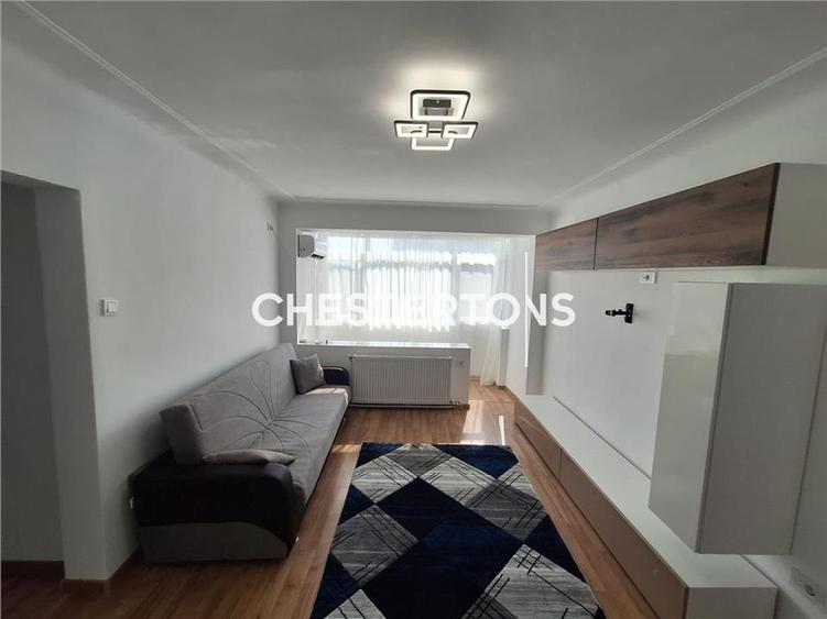 Apartament cu 3 camere semidecomandat în Independenței
