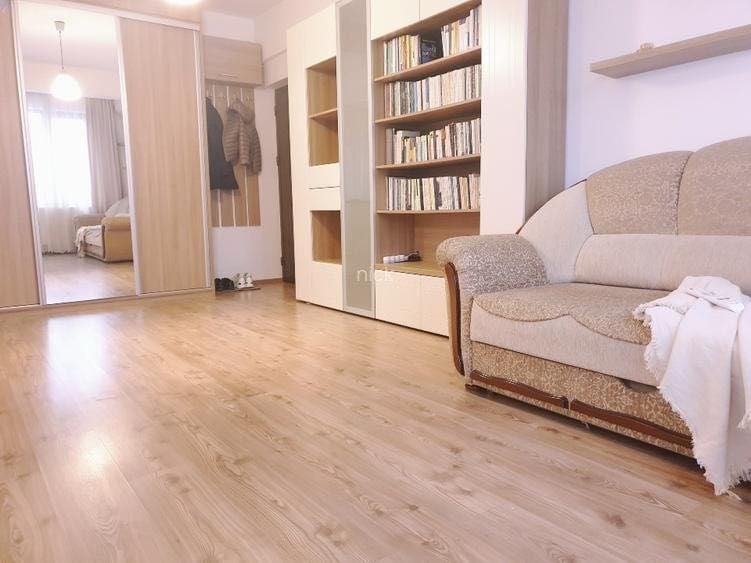 Apartament cu 2 camere decomandat în Jiului