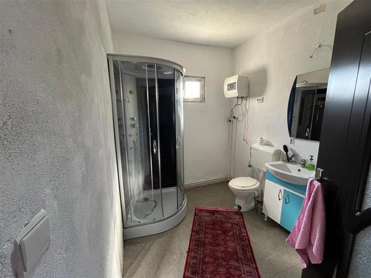 Casă individuală cu 4 camere cu Teren 250 Mp în Sud-Est