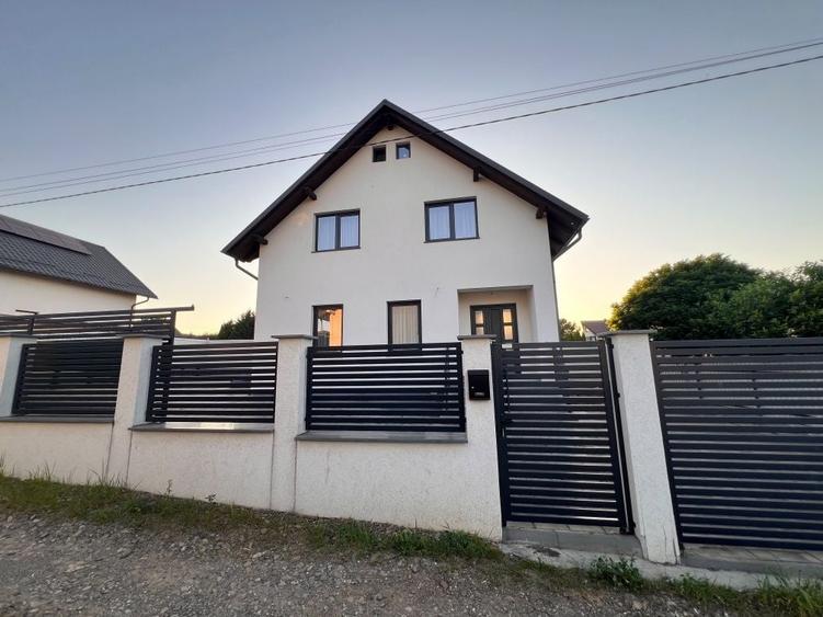 Casă cu 4 camere în Lisaura