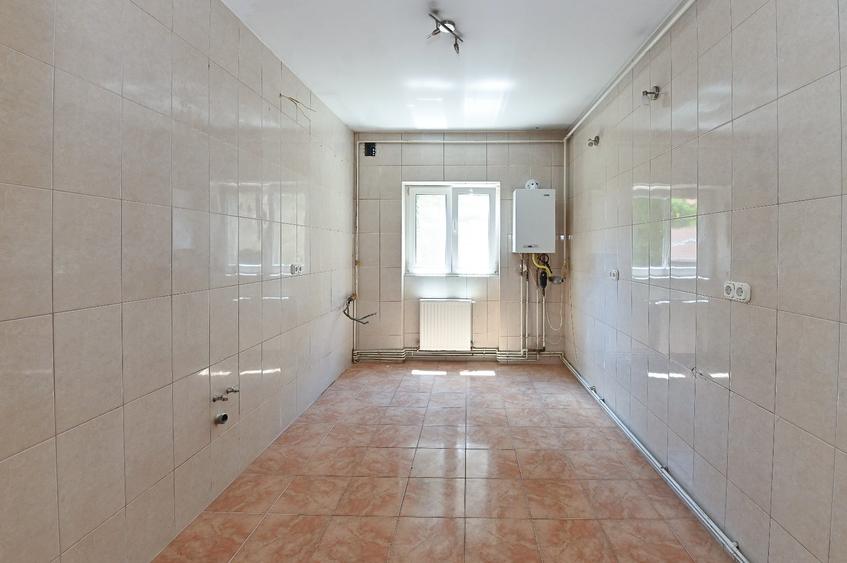 Apartament cu 4 camere decomandat în Calea Victoriei