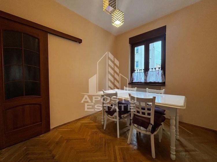 Apartament cu 4 camere semidecomandat, mobilat în Central