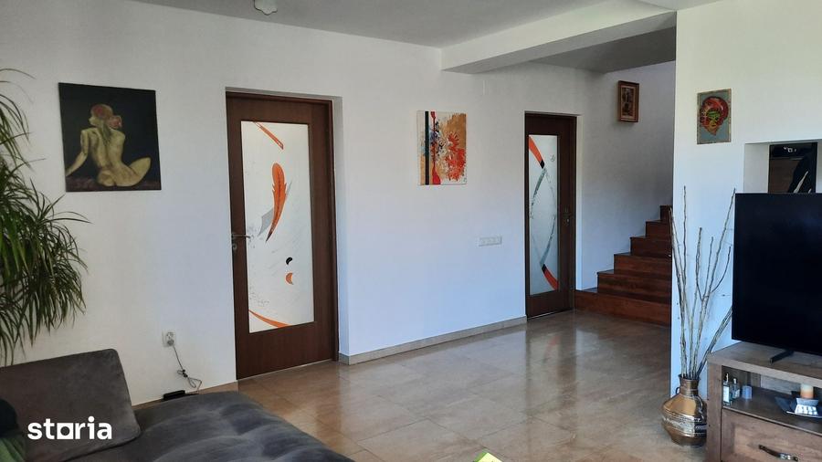 Casă cu 5 camere cu Teren 1514 Mp în Central