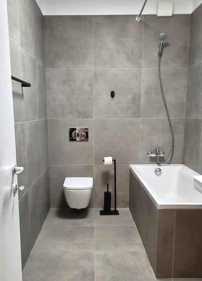 Garsonieră decomandată în Titan