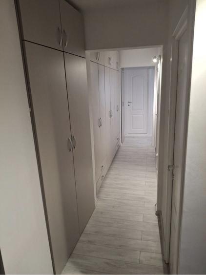 Apartament cu 3 camere decomandat în Crâng