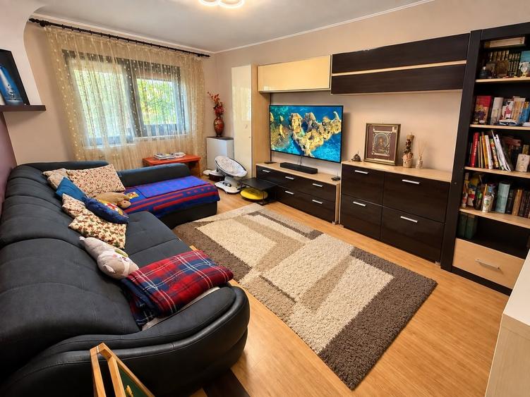 Apartament cu 2 camere decomandat în Nicolina