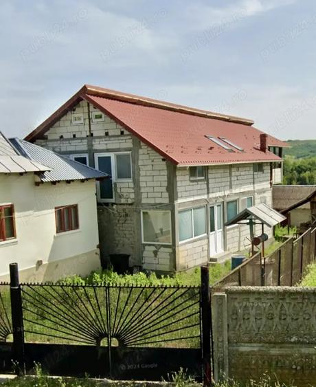 Casă cu 5 camere cu Teren 3650 Mp în Sutești