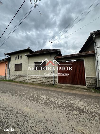 Casă cu 5 camere cu Teren 2300 Mp în Pocola