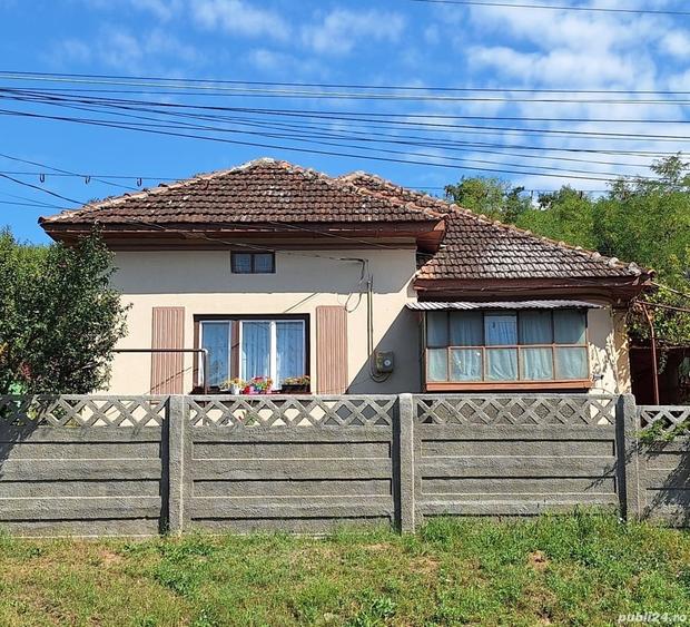 Casă cu 3 camere cu Teren 900 Mp în Hunedoara