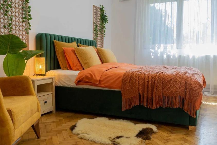 Apartament cu 3 camere semidecomandat, mobilat în Calea Călărașilor