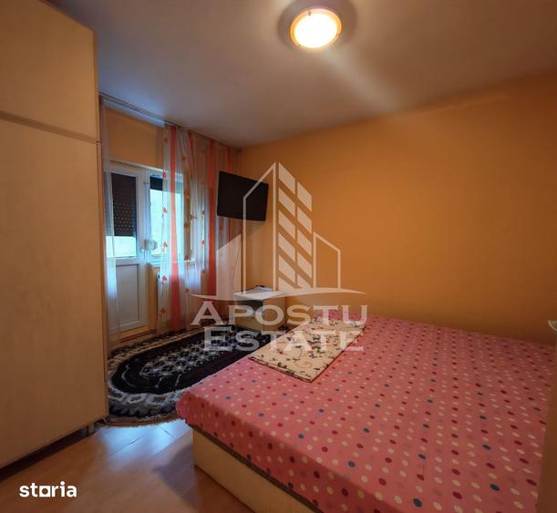 Apartament cu 3 camere semidecomandat, mobilat în Aradului