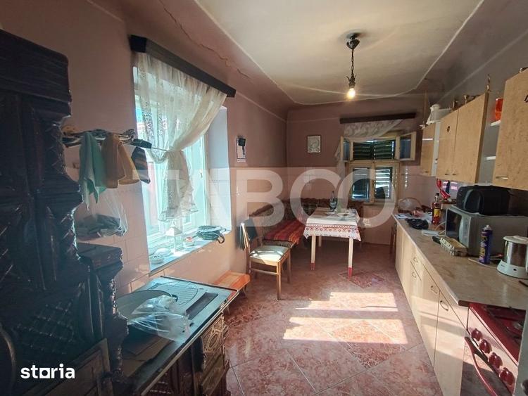 Casă cu 4 camere cu Teren 300 Mp în Roșia
