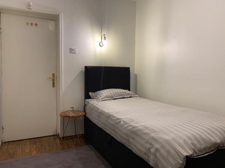 Apartament cu 3 camere decomandat, mobilat în Cornișa