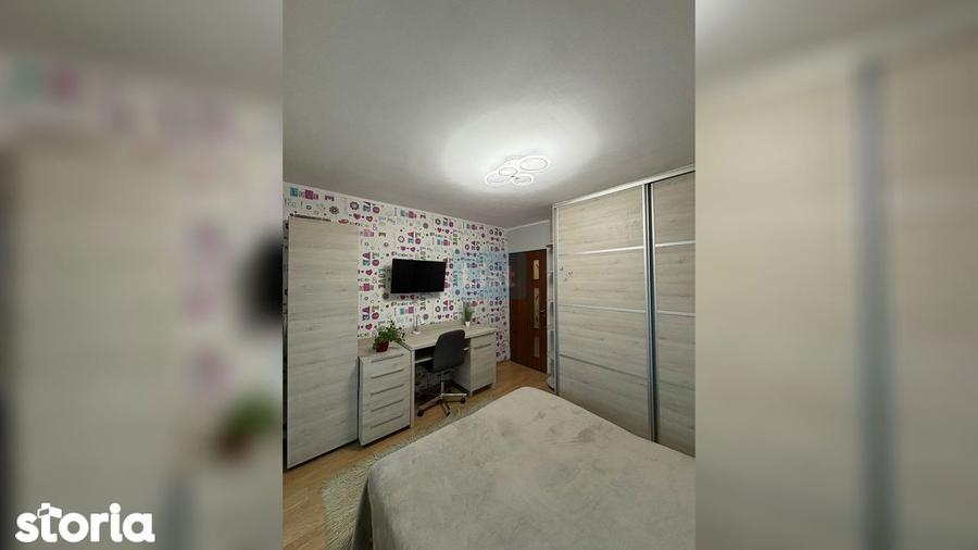 Apartament cu 3 camere decomandat, mobilat în Între Lacuri