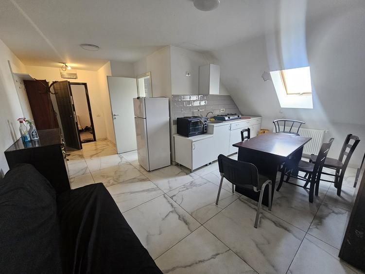 Apartament cu 3 camere decomandat în Complex Studențesc
