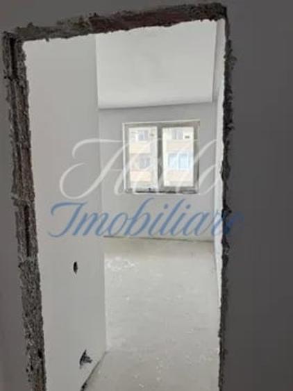 Apartament cu 3 camere semidecomandat în Florești