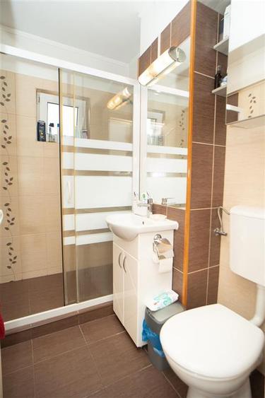Apartament cu 4 camere decomandat în Dacia