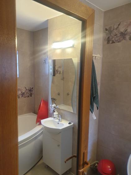 Apartament cu 3 camere nedecomandat în Central