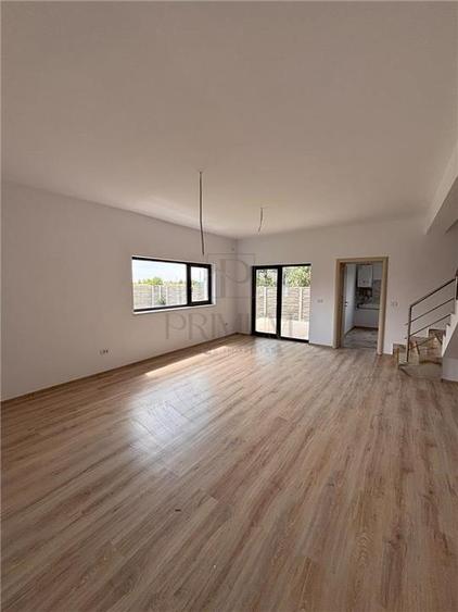 Duplex cu 5 camere cu Canalizare în Moșnița Nouă
