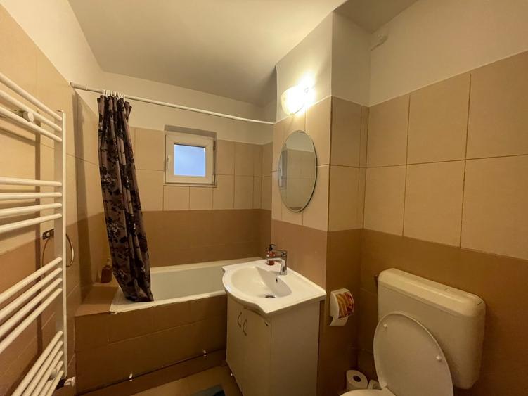 Apartament cu 2 camere semidecomandat, mobilat în Complex Studențesc