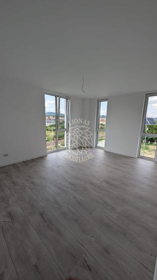 Apartament cu 4 camere decomandat în Calea Moldovei