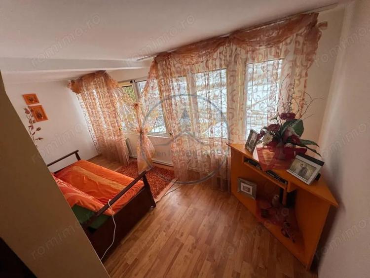 Casă cu 6 camere cu Teren 2000 Mp în Central
