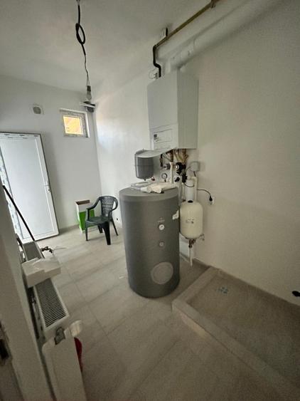 Spațiu comercial, de 310 mp, în Florești