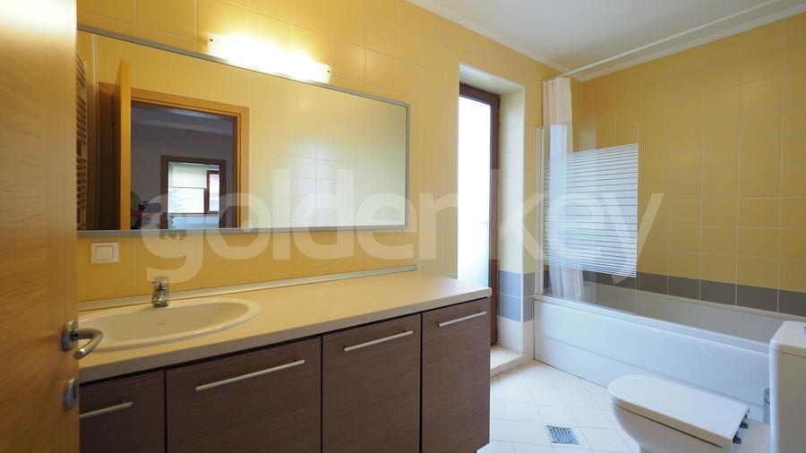 Duplex cu 5 camere cu Piscina în Iancu Nicolae