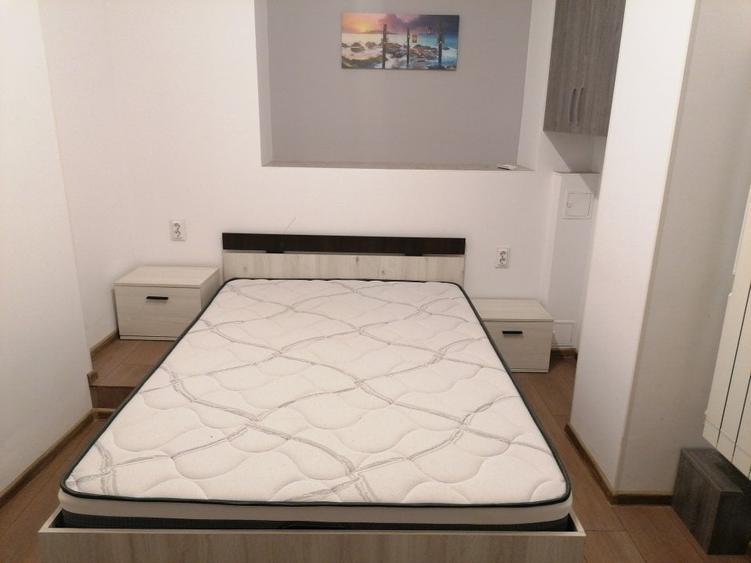 Apartament cu 3 camere semidecomandat, mobilat în Ștefan cel Mare