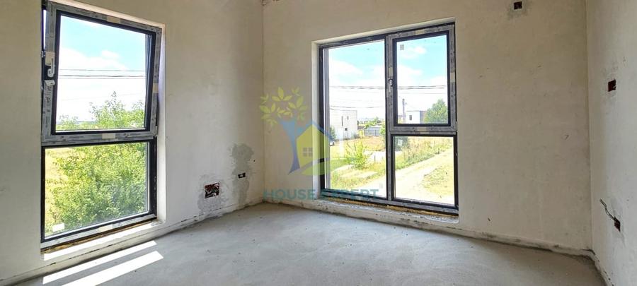 Casă individuală cu 4 camere cu Canalizare în Balotești