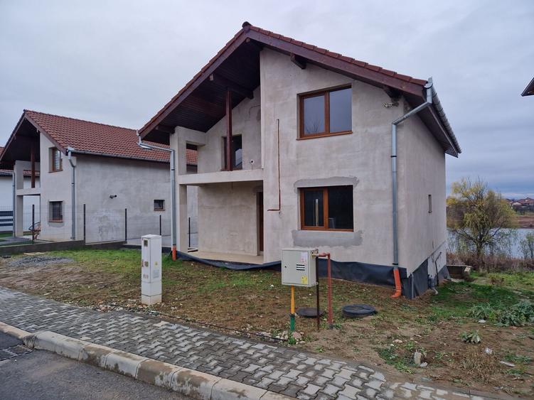 Casă cu 4 camere în Vest