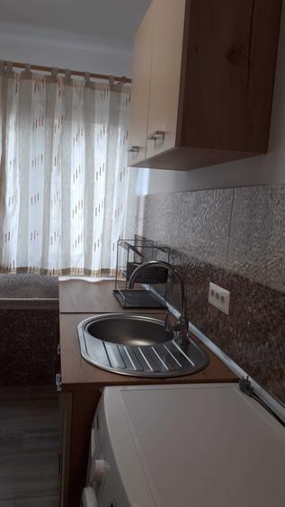 Apartament cu 2 camere decomandat în Podu Roș