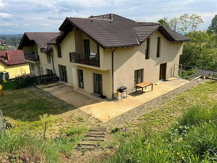 Casă cu 4 camere cu Teren 1200 Mp în Exterior Vest