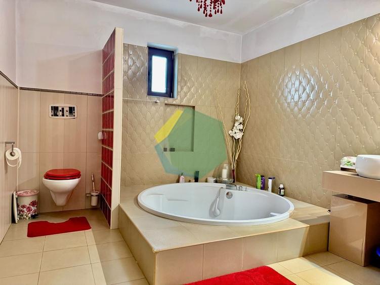 Duplex cu 5 camere cu Piscina în Ferme