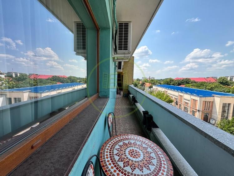 Apartament cu 4 camere decomandat, mobilat în Central