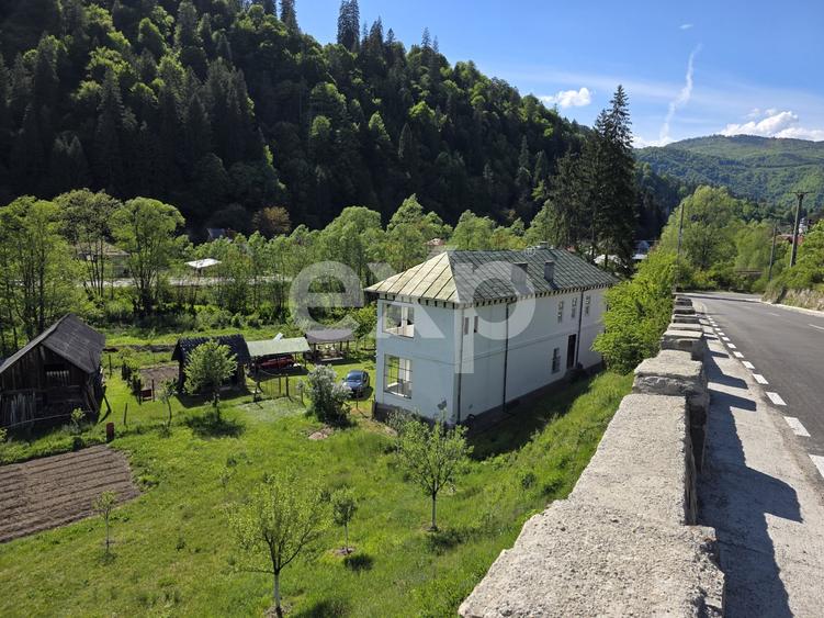 Casă individuală cu 9 camere cu Canalizare în Voineasa