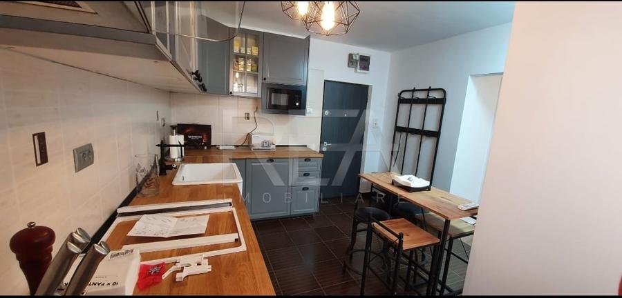 Apartament cu 3 camere decomandat, mobilat în Tineretului