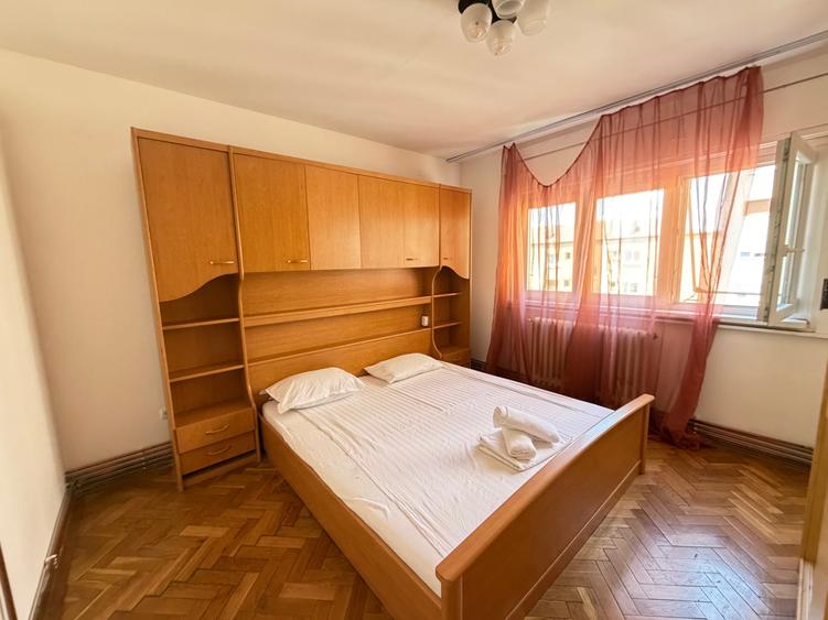 Apartament cu 4 camere decomandat, mobilat în Ultracentral