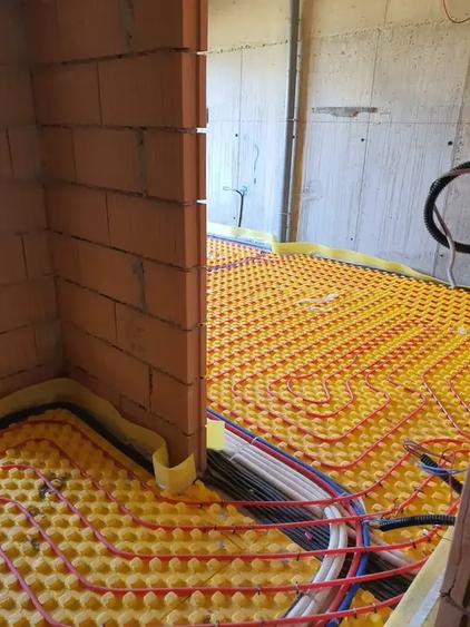 Apartament cu 2 camere decomandat în Ozana