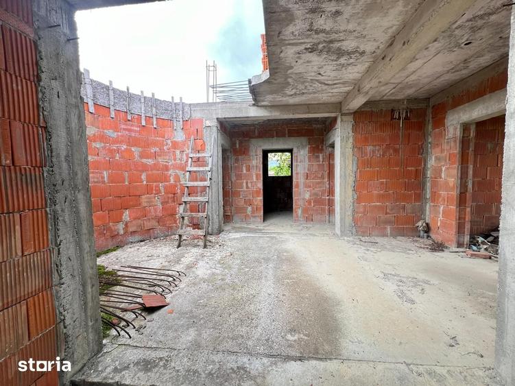 Casă cu 4 camere cu Teren 813 Mp în Găvana