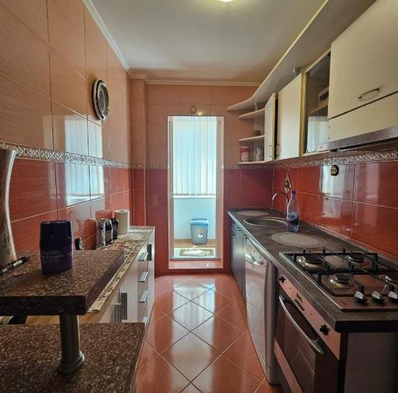 Apartament cu 3 camere decomandat în Astra