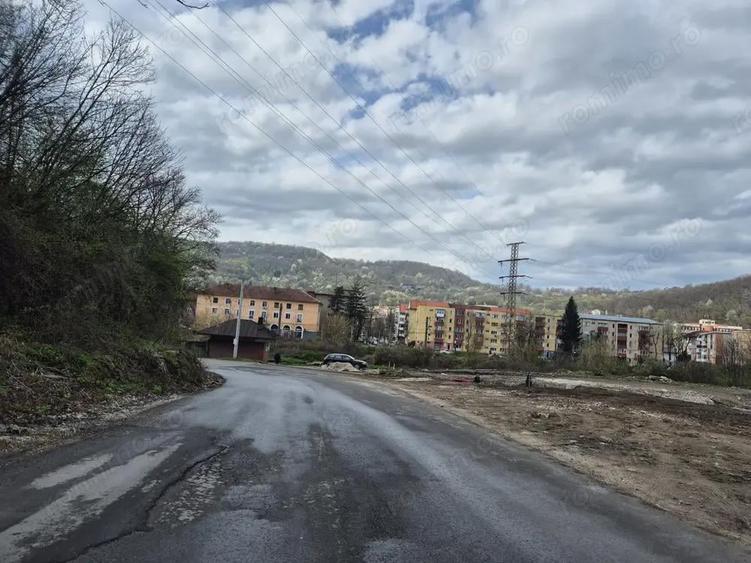 Teren de 1900 mp, în Mociur