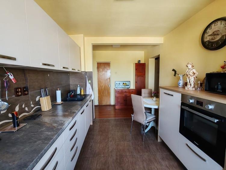 Apartament cu 4 camere semidecomandat, mobilat în Brâncoveanu