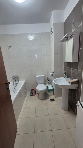 Apartament cu 2 camere decomandat în Splaiul Unirii