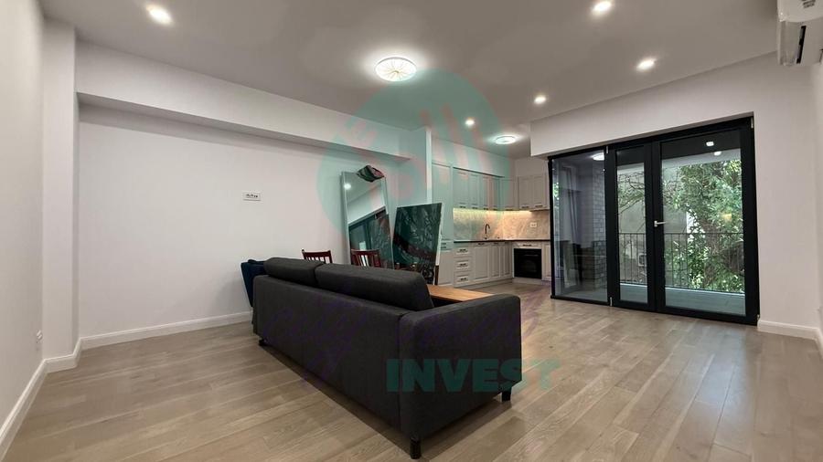 Apartament cu 2 camere semidecomandat, mobilat în Universitate